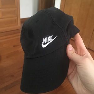 black nike hat great condition